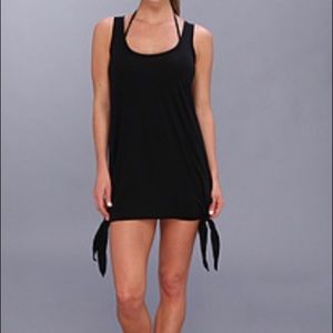 TYR Huntington Beach Freestyle Shark Bite Tunic. Size small. Black